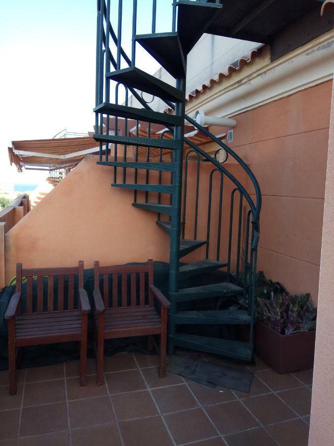 Precioso Atico En Torre De Benagalbon A 20 Metros Del Mar. Apartment Luaran gambar